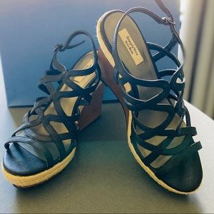 Vera Wang Sandals • Size 8 • worn only once • Excellent condition